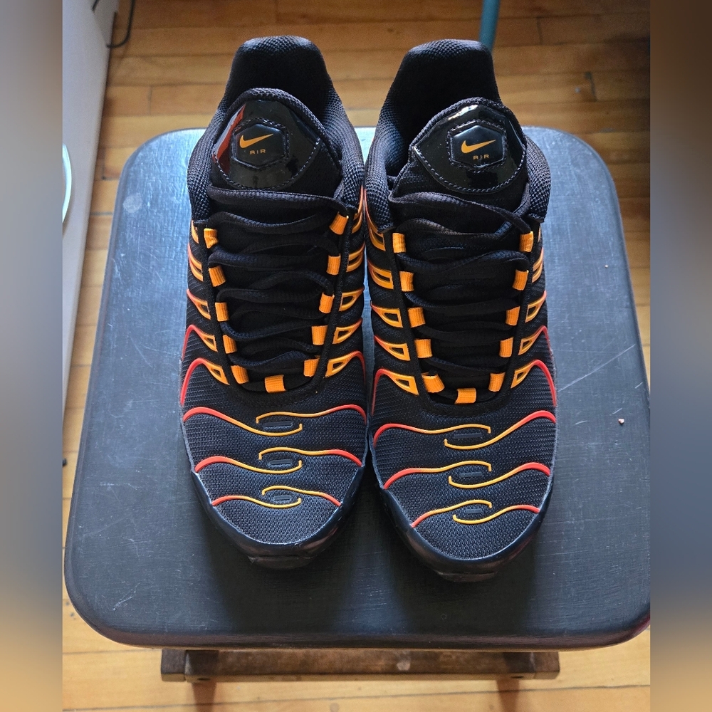 NIKE AIR MAX PLUS